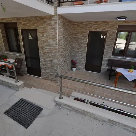 Alba Thassos * Kinira