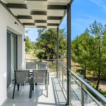 Pine Apartment *